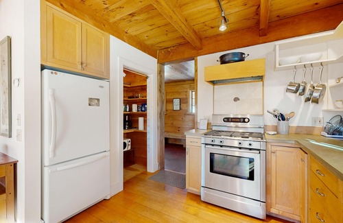 Moretown House | Light-filled retreat in Mad River Valley with internet & deck