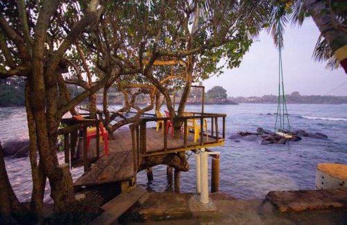 Devinuwara House | Light house beach home