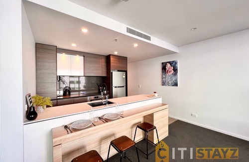 City East Apartment | Light & Lovely in Canberra's CBD - 1BR Apt w/Carsp
