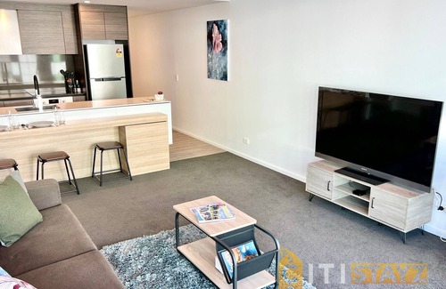 City East Apartment | Light & Lovely in Canberra's CBD - 1BR Apt w/Carsp
