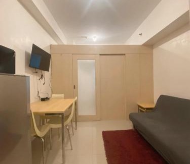 Barangka Ilaya Apartment | Light Residence Condo with Pool View