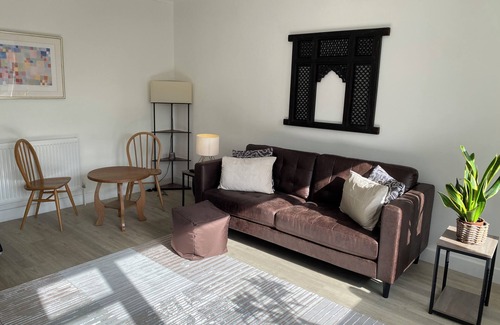 Trinity Apartment | Light, spacious Wimbledon flat.