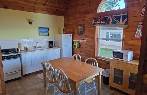 Oscoda Cabin | Lighthouse Inn Cottage, Lighthouse Cottage Comfortable