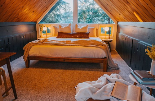 Running Springs Bed & Breakfast | Lightfoot Cabin