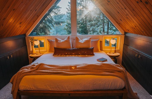 Running Springs Bed & Breakfast | Lightfoot Cabin