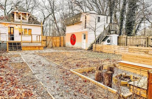 New Buffalo House | Lighthouse Cottage - Family Friendly Kids and Pets