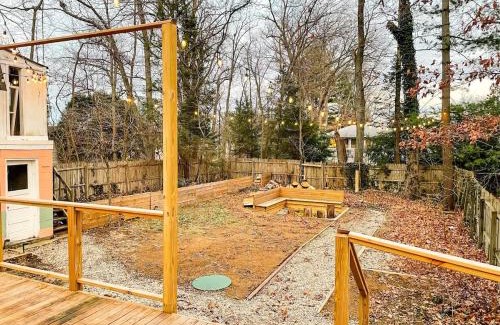 New Buffalo House | Lighthouse Cottage - Family Friendly Kids and Pets