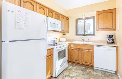 Tybee Island Condo | Lighthouse Point 11C | Top Floor, Amazing Views!