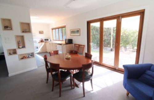 Apollo Bay House | Lighthouse Retreat - Pet Friendly Free Wifi