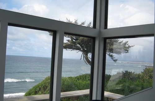 Coos Bay House | Lighthouse Way Ocean View Home