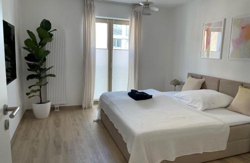 Braunschweig City Center Apartment | LIGHTPLACE - Innenstadt - Kaffeevollautomat - Balkon zur Oker - Boxspringbett