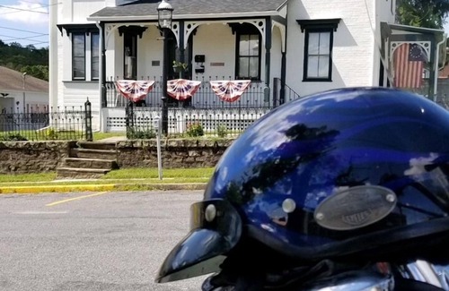 Ligonier Apartment | Ligonier Cozy and Comfortable In-town Location