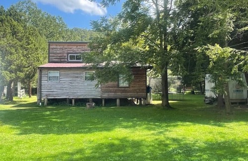 Ligonier Cabin | Ligonier Creekside Cabin in Laurel Highlands