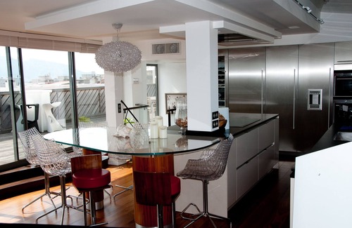 Prado-Perier Apartment | Like a rooftop villa, a stone's throw from the velodrome stadium.