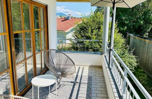 Penzberg Apartment | LIKE HOME, cozy apartment, 2 bedrooms, Netflix, 55" TV, balcony, parking, self-check-in