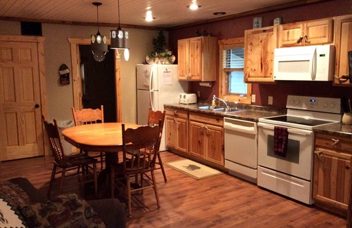 Markville Cabin | LIL' LAZY BEAR LODGE