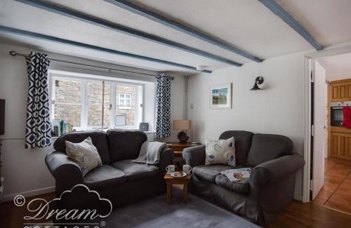Burton Bradstock House | Lilac Cottage