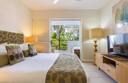 Palm Cove Apartment | Lilac Suite—Chic Resort Living at The Beach Club