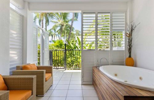 Palm Cove Apartment | Lilac Suite—Chic Resort Living at The Beach Club