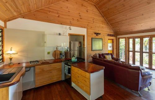 Speewah House | Lilah Blue-Entire Home Rustic Rainforest Private