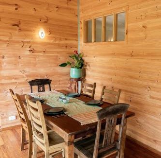 Speewah House | Lilah Blue-Entire Home Rustic Rainforest Private