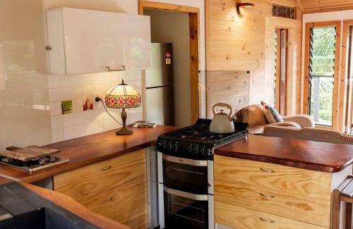 Speewah House | Lilah Blue-Entire Home Rustic Rainforest Private