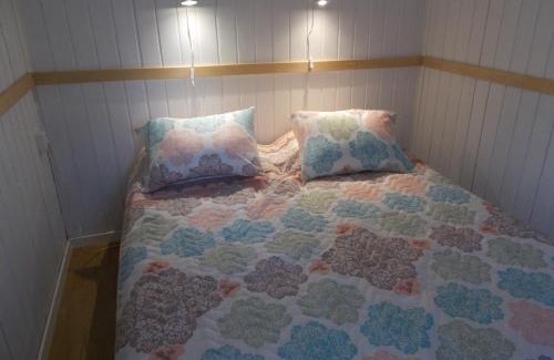 Sjotorp House | Lilla Stugan, Sjötorp