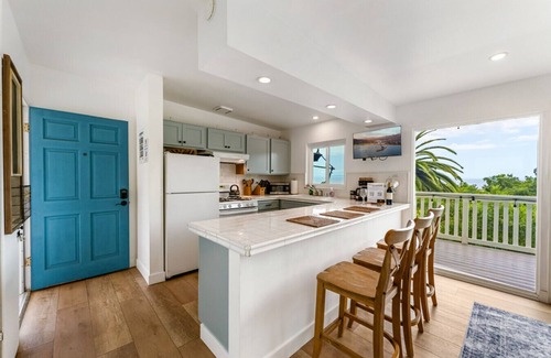 Summerland Apartment | Lillie`s Oceanview Retreat- BBQ, Pet Friendly