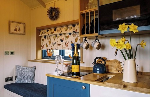 Bottesford Cabin | Lillie's Shepherd's Hut - Wellness & Hot Tub