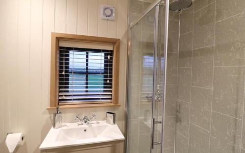 Bottesford House | Lillie's Shepherd's Hut - Wellness & Hot Tub