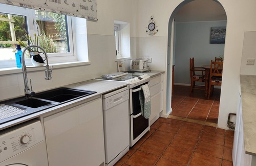 Shipton Gorge Cottage | LILLIPUT, pet friendly, with a garden in Shipton Gorge