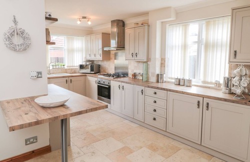 Flamborough Cottage | LILLY MAY COTTAGE, pet friendly, with a garden in Flamborough