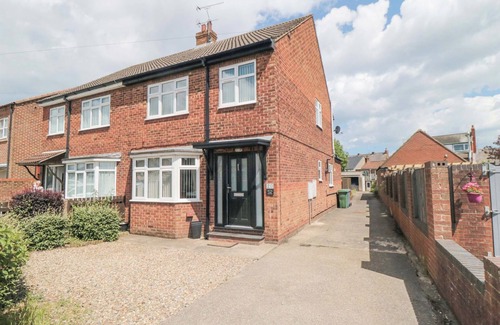 Flamborough Cottage | LILLY MAY COTTAGE, pet friendly, with a garden in Flamborough