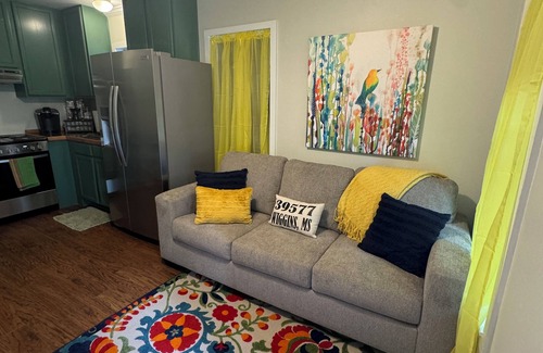 Stone County Cottage | Lily Pad cottage in Wiggins, just 10 minutes to the town center