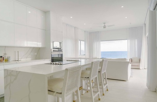 Harrismith Villa | Lilypad: Luxurious Cliffside Villa with Stunning Sea Views