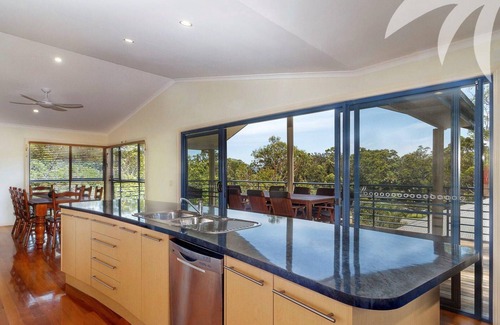 Elizabeth Beach House | Lilys - Pacific Palms Holidays