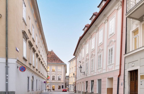 Klagenfurt am Woerthersee Apartment | limehome KLA Goessgasse |Autograph 1-Bedroom Suite