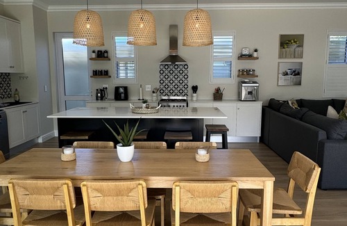 Alphen Cottage | Lime Tree CottagenDesigner 3 Bedroom Cottage in Constantia with a splash-pool