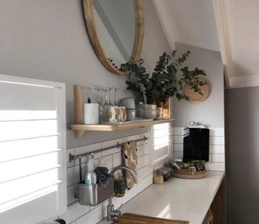 East Geelong Apartment | Limeburners Loft Geelong - Walk to CBD Waterfront Hospitals