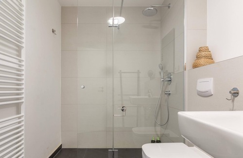 Zentrum-West Apartment | limehome Leipzig Jahnallee | Suite XL+terrace (LT)
