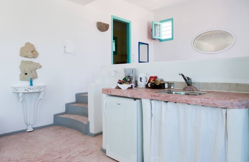 Milos Apartment | Limeri apartments "Steal time for a real hideaway!"