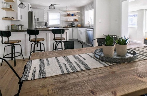 Frankfort House | Limestone Landing - Cozy Luxury Retreat w/Hot Tub