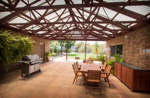 Seymour House | Limestone Ridge