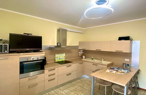 Toscolano Maderno Apartment | Limone apartment: pool, air conditioning, seating area, parking lot, 5 minutes walk to the lake