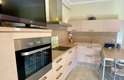 Toscolano Maderno Apartment | Limone apartment: pool, air conditioning, seating area, parking lot, 5 minutes walk to the lake