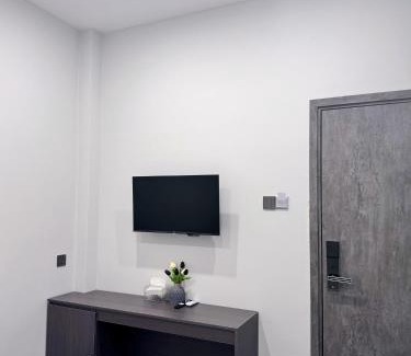 Hoa Binh Hotel | Lin Hotel and Coffee