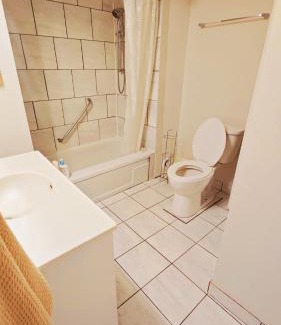 Northwest Calgary Bed & Breakfast | lin's home