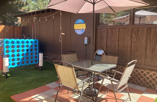Al Tahoe Cabin | Lincoln Log Cabin at the Lake with Hot Tub, Kayaks + Beach Cruisers!