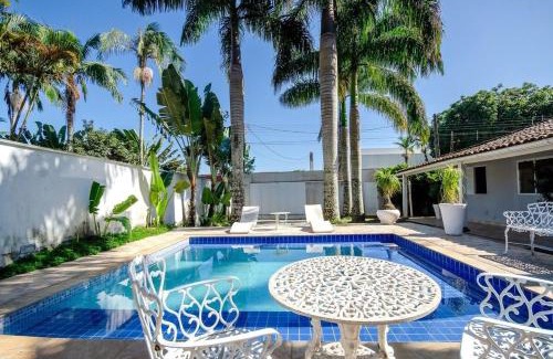 Balneario Praia do Pernambuco House | Linda Casa com piscina no Guarujá para 16 pessoas