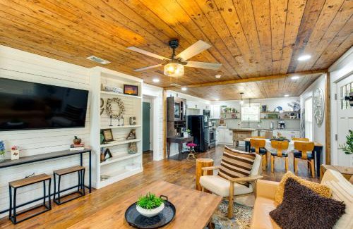 Lindale House | Lindale Vacation Rental with Deck and Grill!